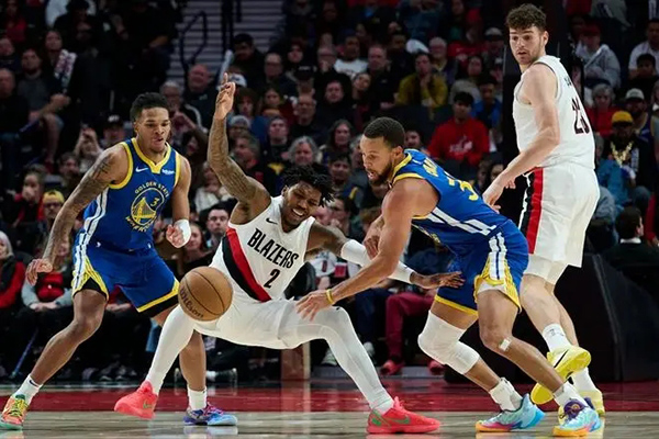 <a href=https://www.zhqiye.com/lanqiu/ target=_blank class=infotextkey>NBA</a>季前赛动态：多队情况引关注 续约、裁员与伤情成焦点