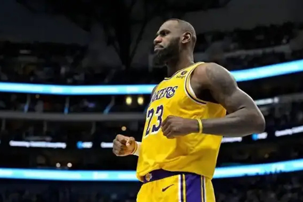 <a href=https://www.zhqiye.com/temp/luoshanzuohuren target=_blank class=infotextkey>湖人</a>酝酿震撼交易：詹姆斯或换英格拉姆