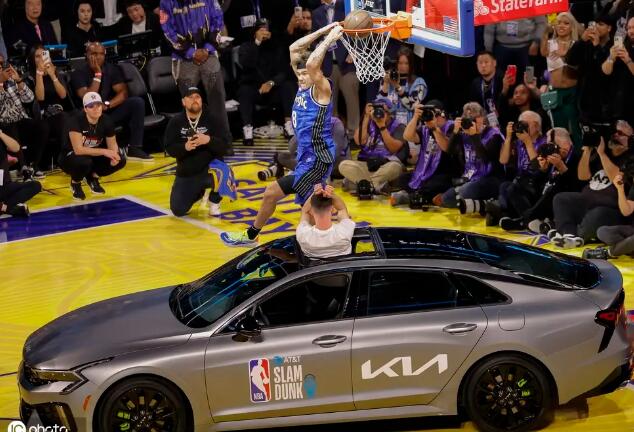 2025<a href=https://www.zhqiye.com/lanqiu/ target=_blank class=infotextkey>NBA</a>全明星扣篮大赛：麦克朗满分夺冠 飞跃汽车一扣封神